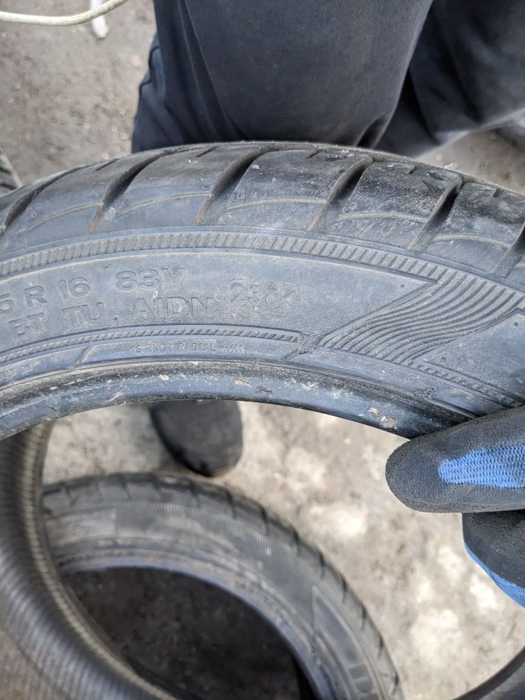 205/45R16 Semperit