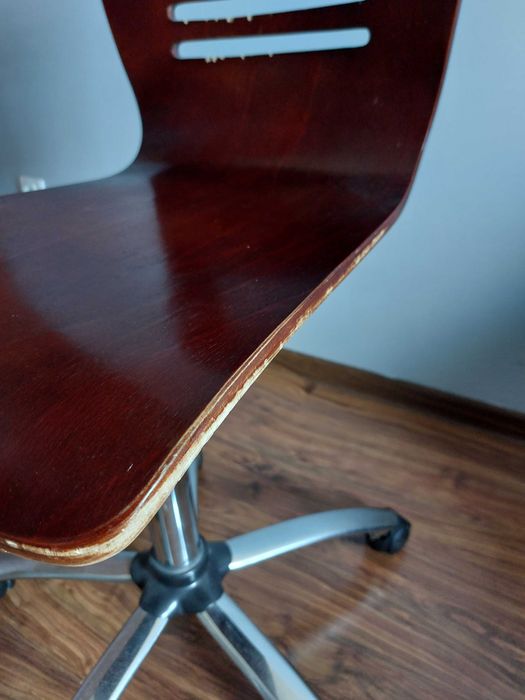 krzesło obrotowe brązowe