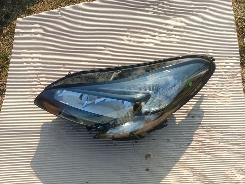 Opel Corsa E lampa lewa przód przednia