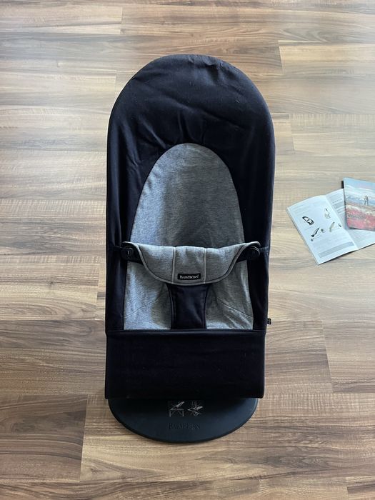 Espreguiçadeira de bébé Babybjorn + brinquedo