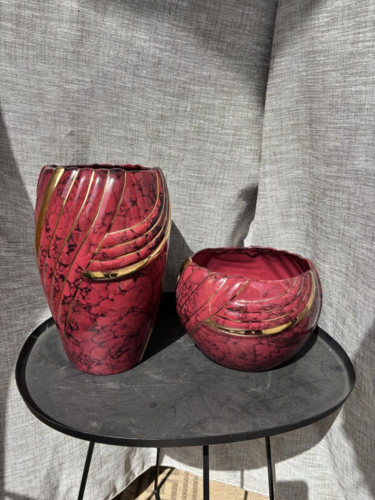 Conjunto vasos bordô com detalhes dourados