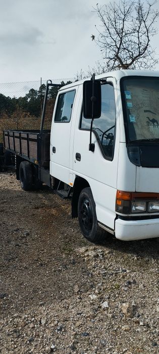 Isuzu NKR 7 lugares