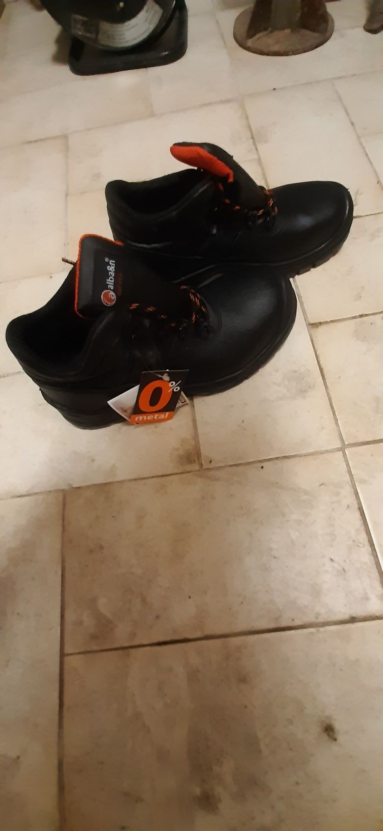 Sapatos biqueira e sola de aço N°42 NOVOS
