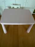 Mesa de criança Mammut (rosa) e cadeira infantil Kritter (branca) IKEA