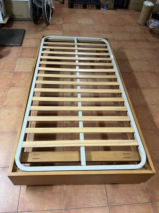 Cama com estrado