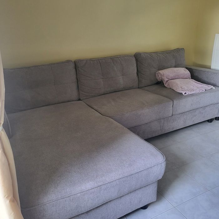Sofá cinzento semi usado com chaise long ideal para sala de estar do c