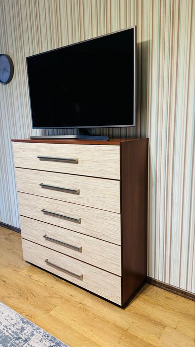 Дуже вмістимий міцний комод в чудовому стані