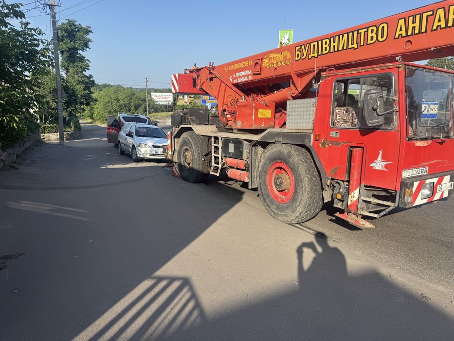 В продажі Автокран німецької якості.