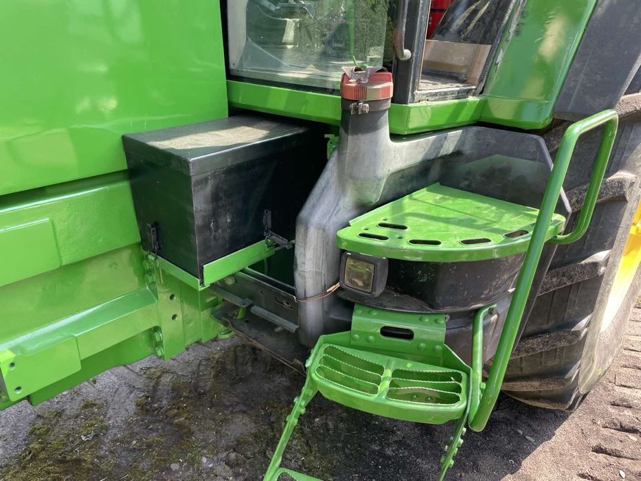 Трактор John Deere 8200