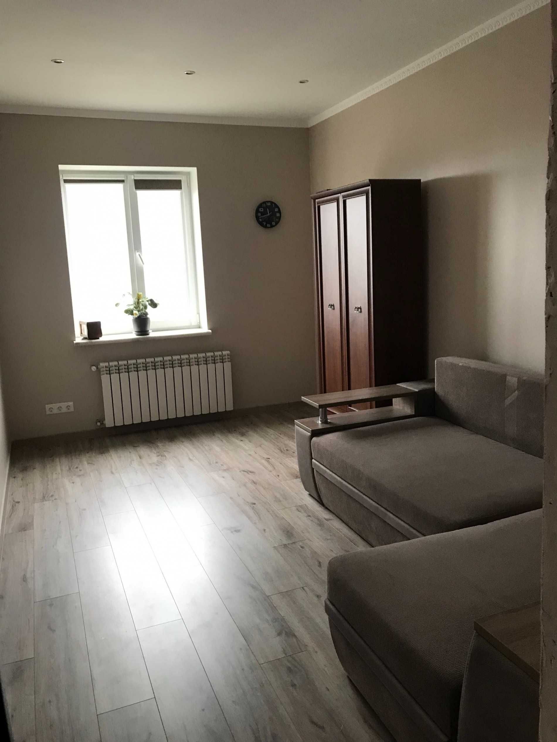 р Продам 1/2 будинку (котедж), 5 кімнат, 2 поверхи