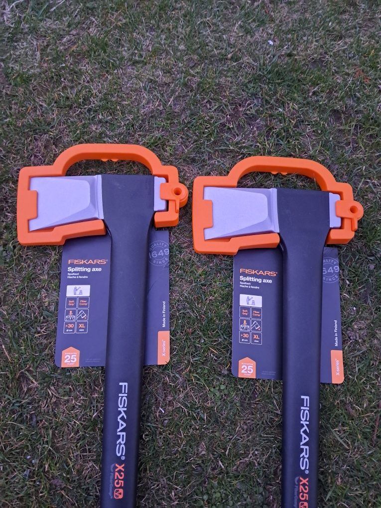 Сокира Fiskars x25 XL