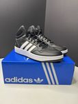 Оригінальні кросівки adidas