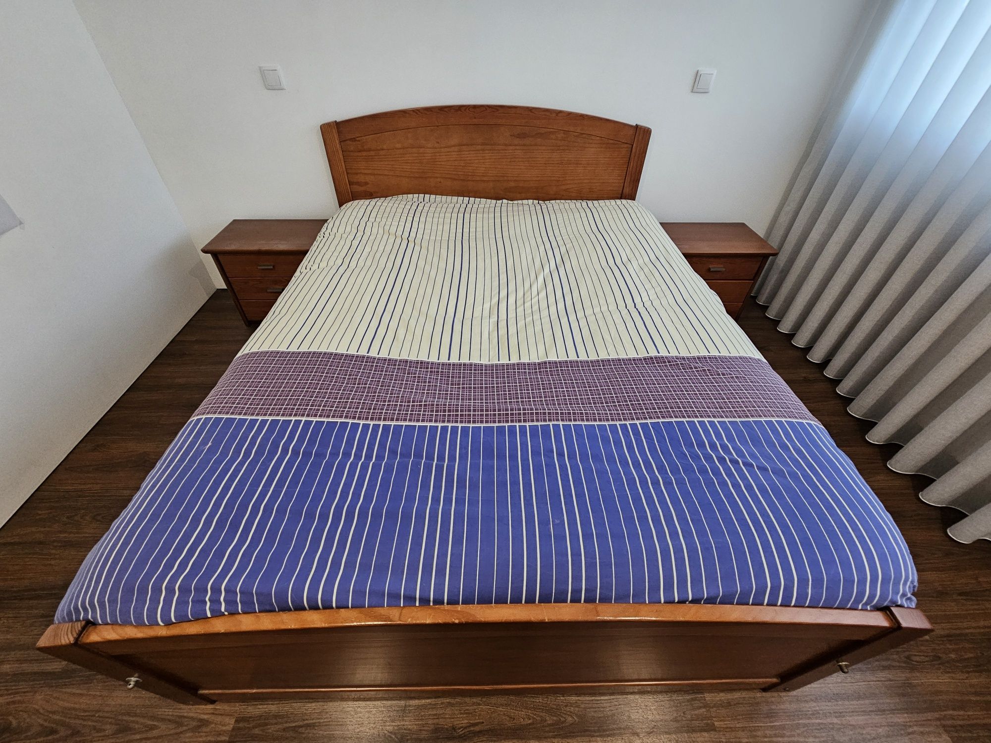 Cama de Casal em bom estado