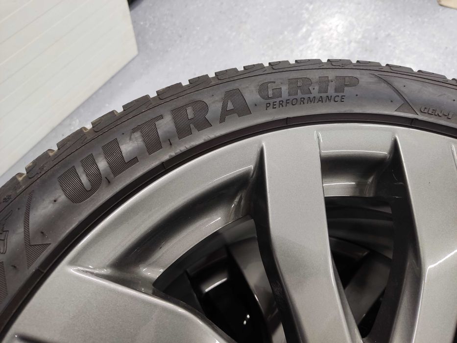 Koła zimowe CMS 18" 5x112 + opony Goodyear 245/45/18 7mm