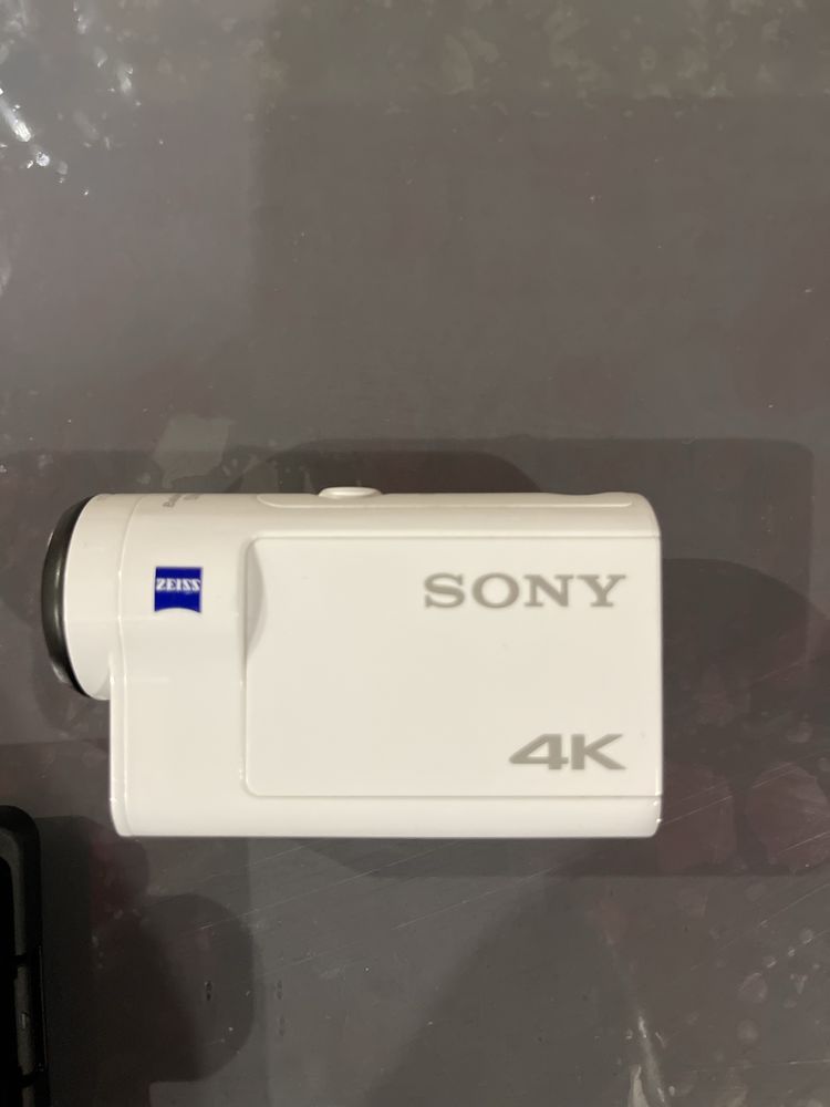 Екшн-камера Sony FDR-X3000 з пультом дистанційного керування RM-LVR3