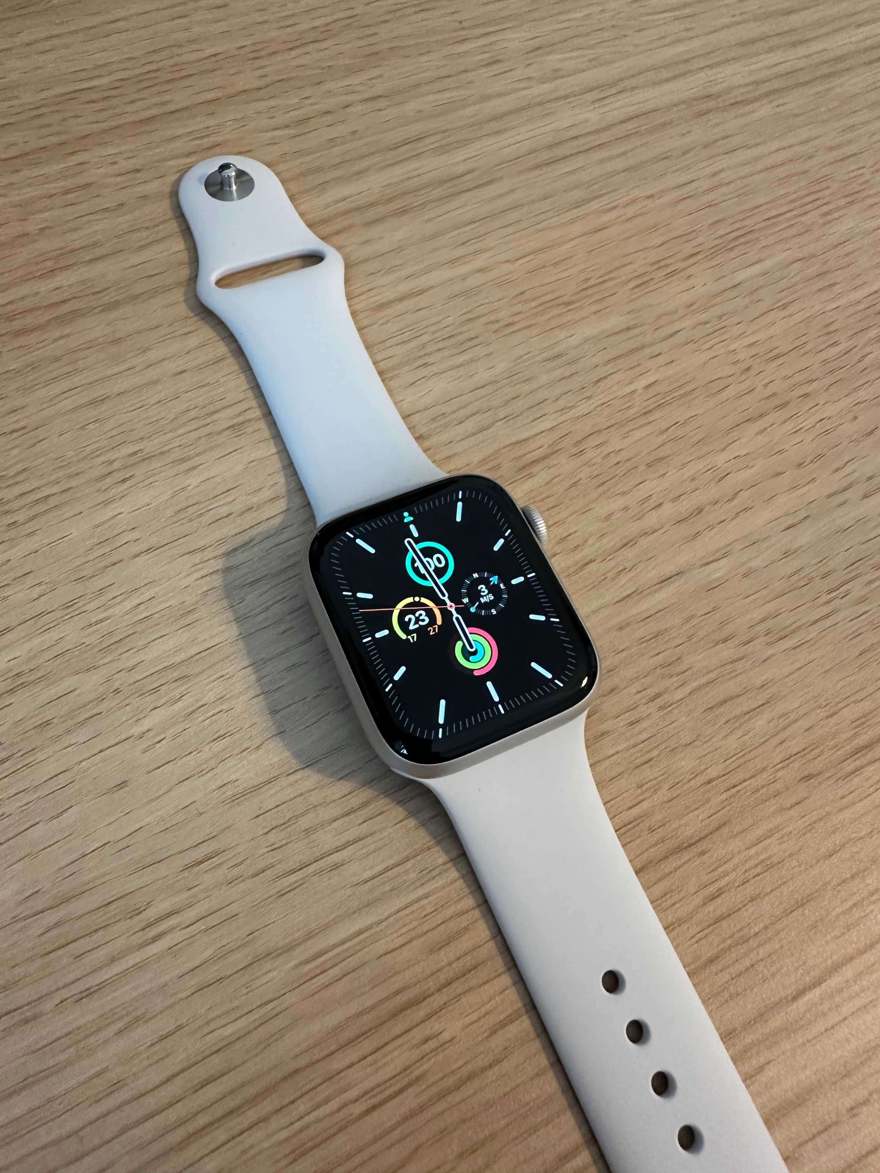 Apple Watch 6 44 mm w dobrym stanie + 5 pasków.