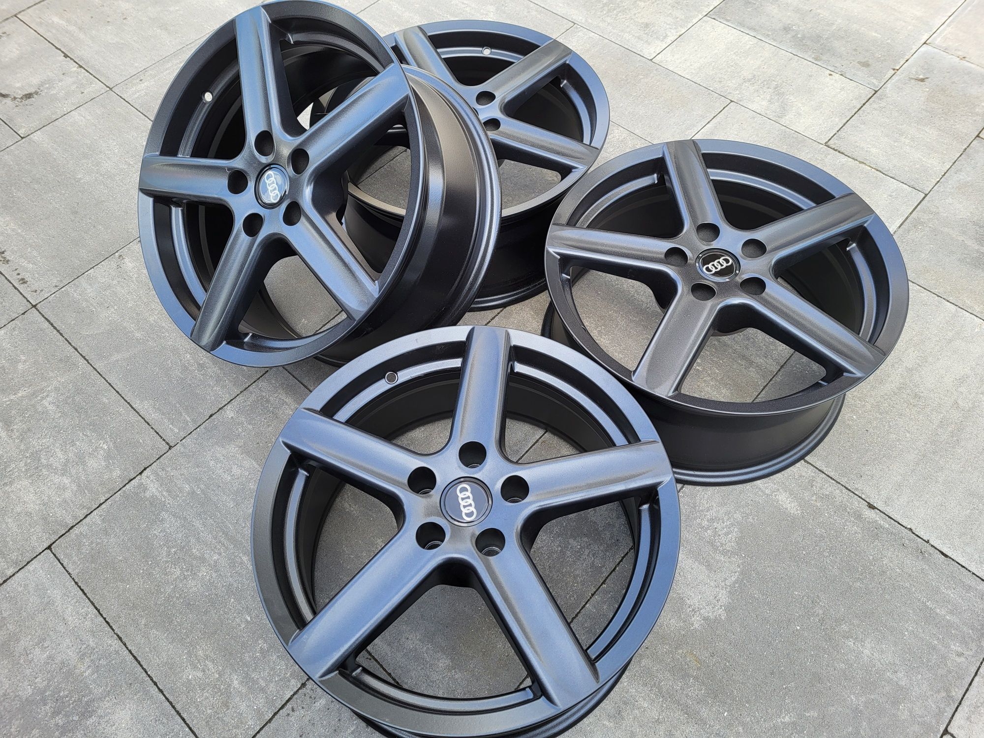 Felgi 17 Audi A4 B8 B9 A5 A8 5x112 ET28 czarny mat