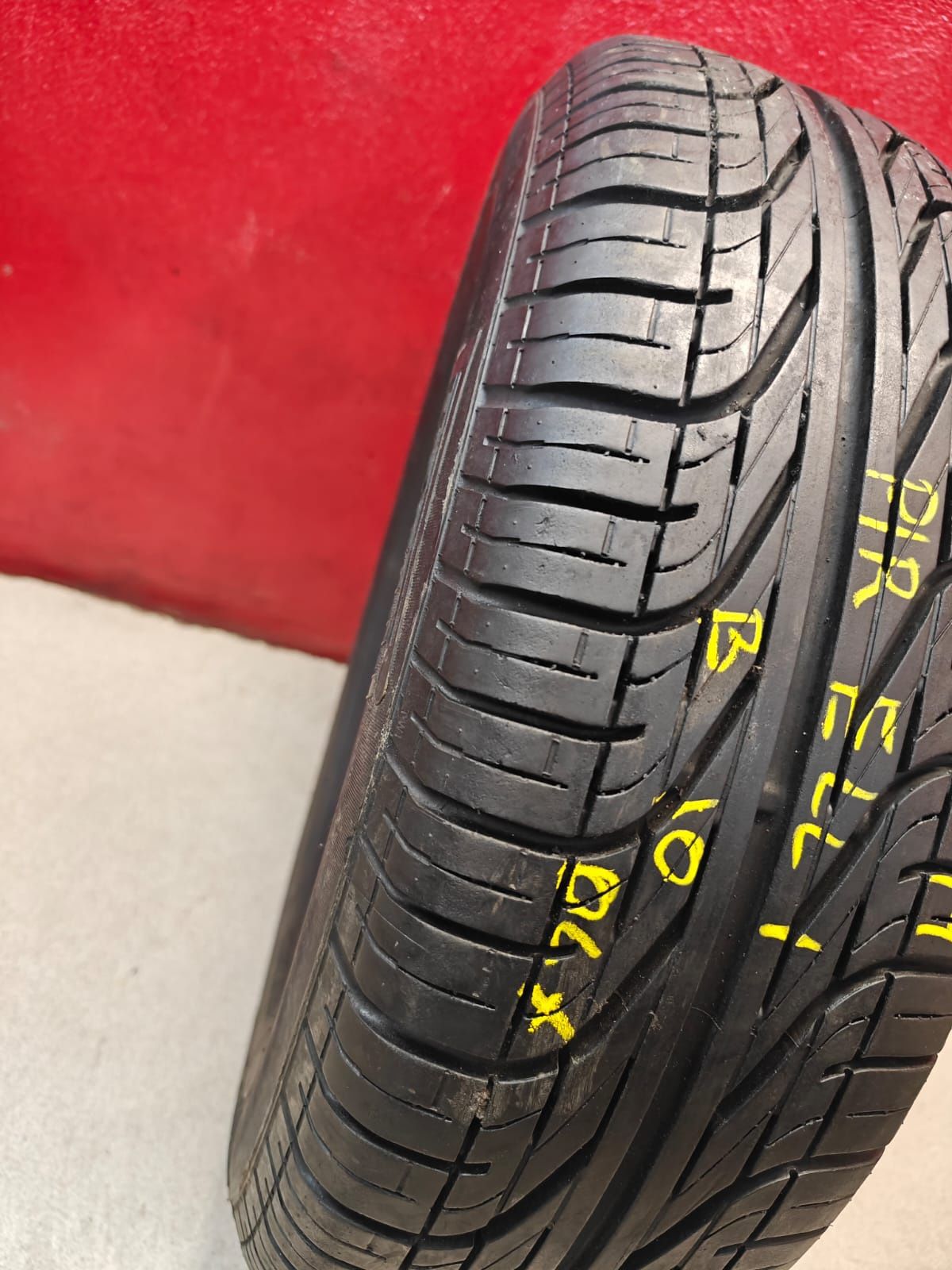Opona 185/65/14 Pirelli p6000