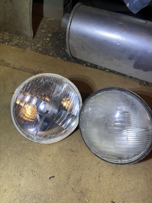 Lampy przednie jedna now druga używana
