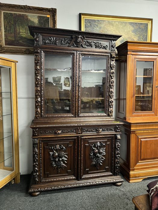 Drewniany kredens bogato rzeźbiony/Raty