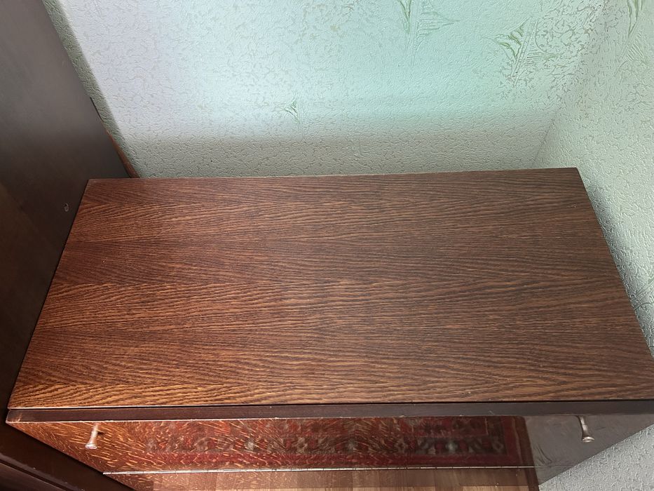 Продается бельевая тумба и антикварные стулья