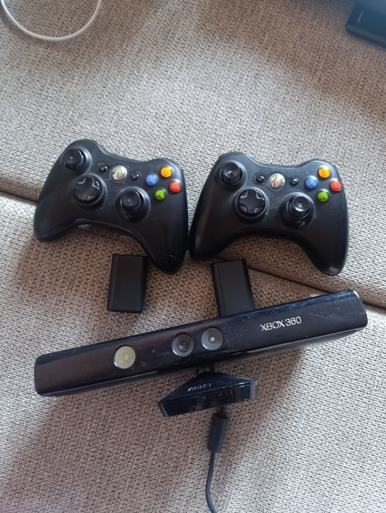 Xbox 360 com Kinect e 2 controles