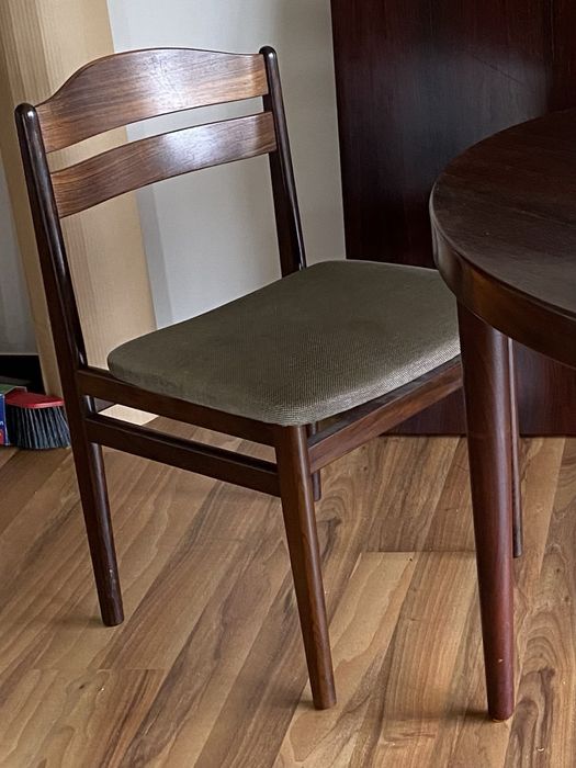 Cadeiras nordicas em pau santo