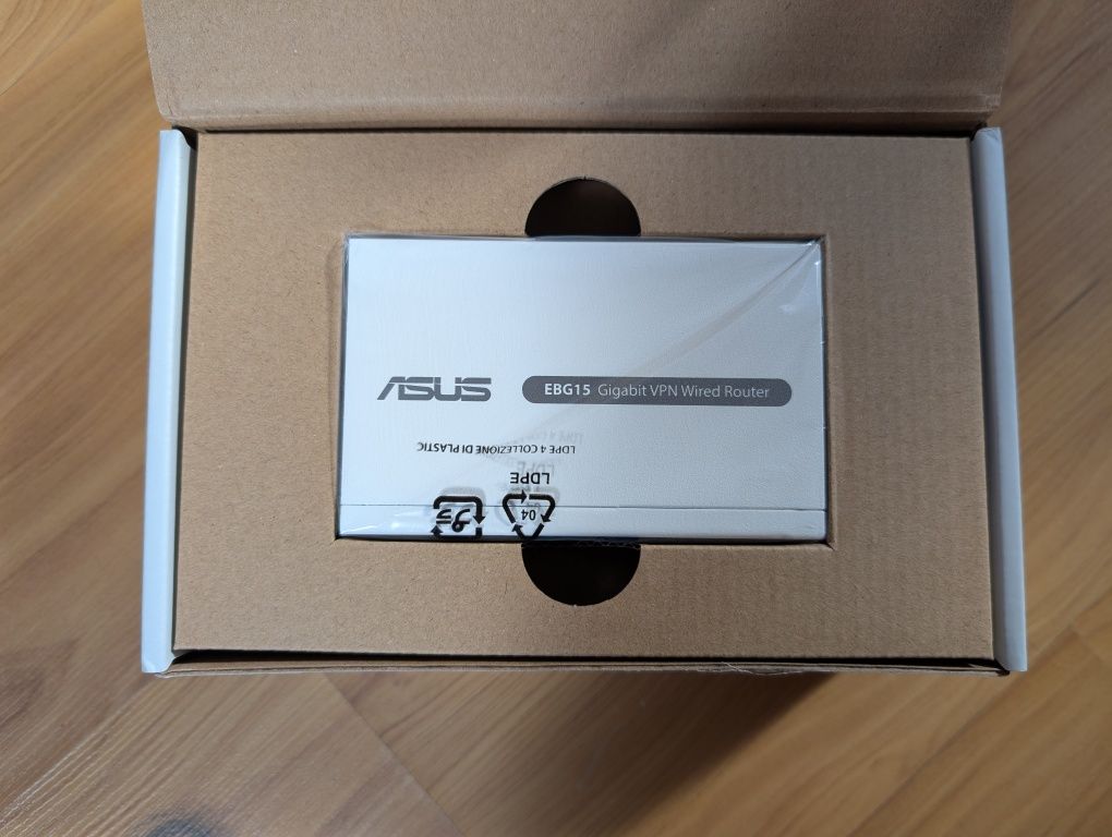 Маршрутизатор ASUS Expert WiFi EBG15