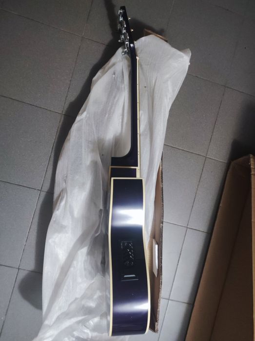 Set de guitarra eletroacústica com duplo cutaway