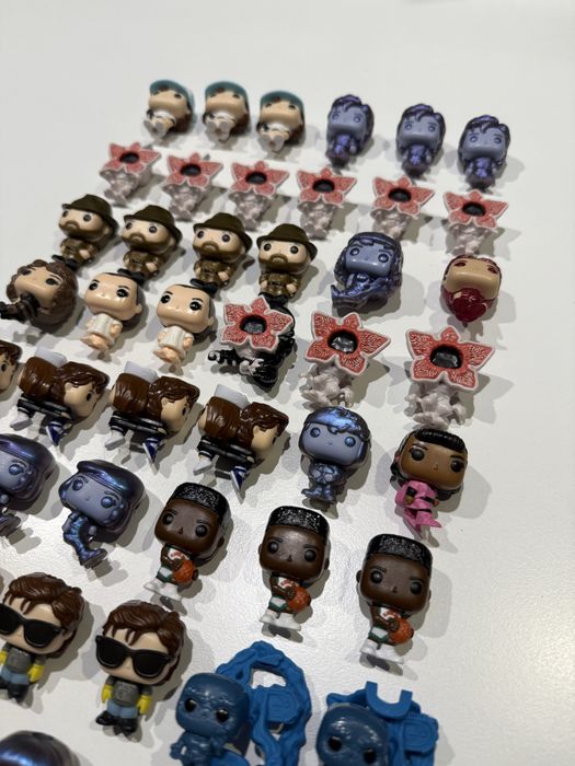 Продам kinder joy stranger things фігурки