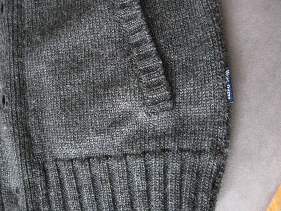 Wool Overs wełniany ciepły sweter nowy, 100% wełna.