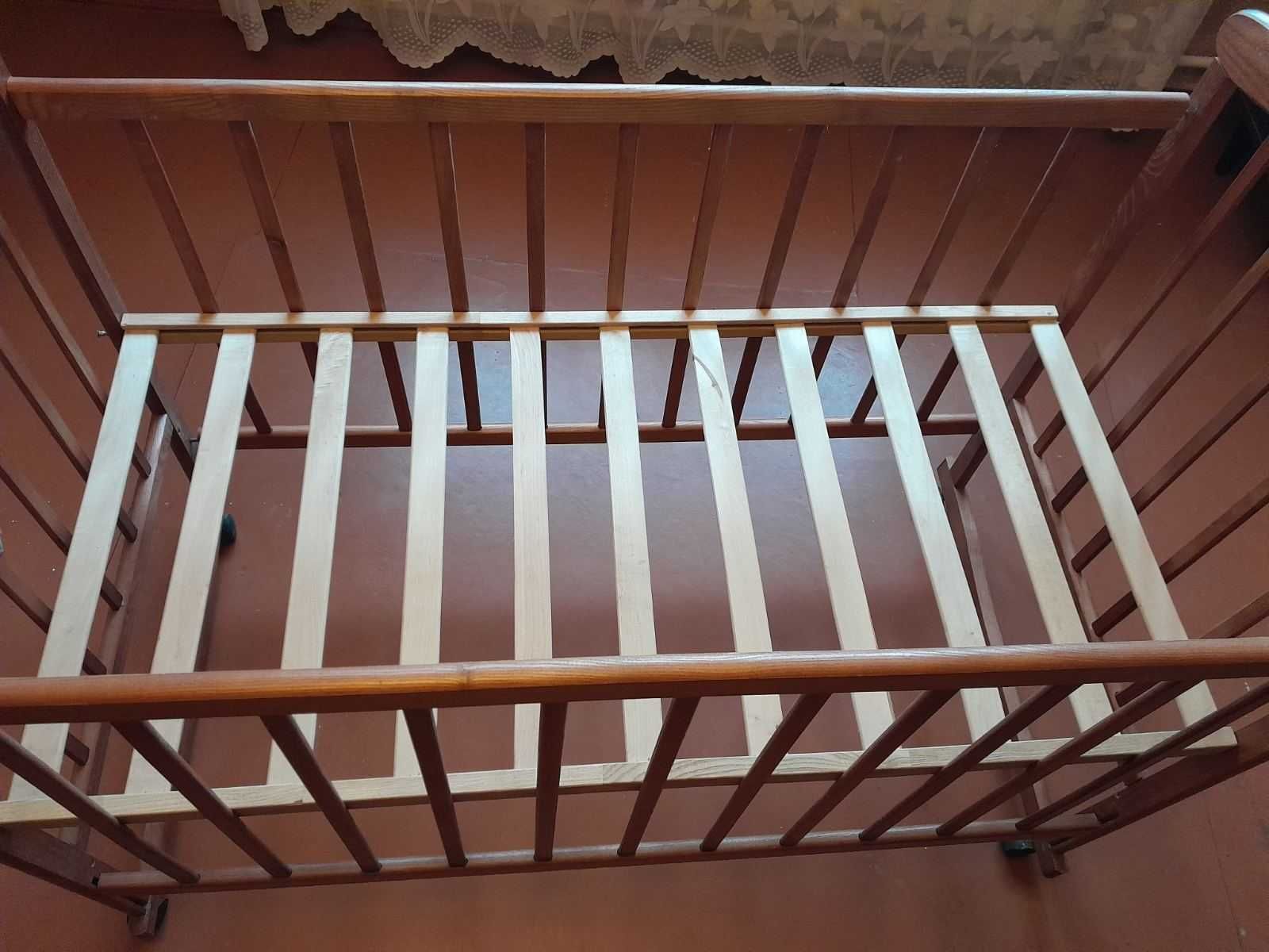 продам детскую кроватку с кокосовым матрасом