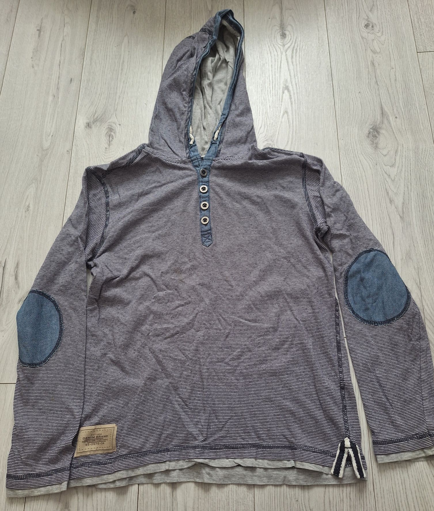 Bluza męska z kapturem – casualowy styl, unikatowe detale