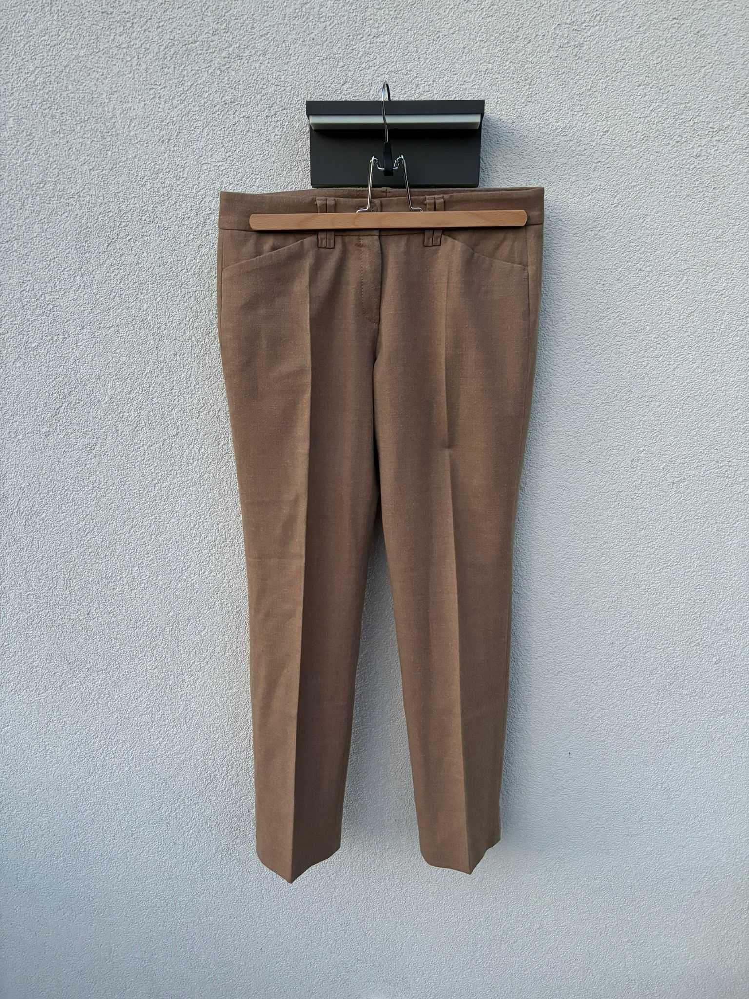 Beżowe/camelowe spodnie marki BRAX w kant, eleganckie