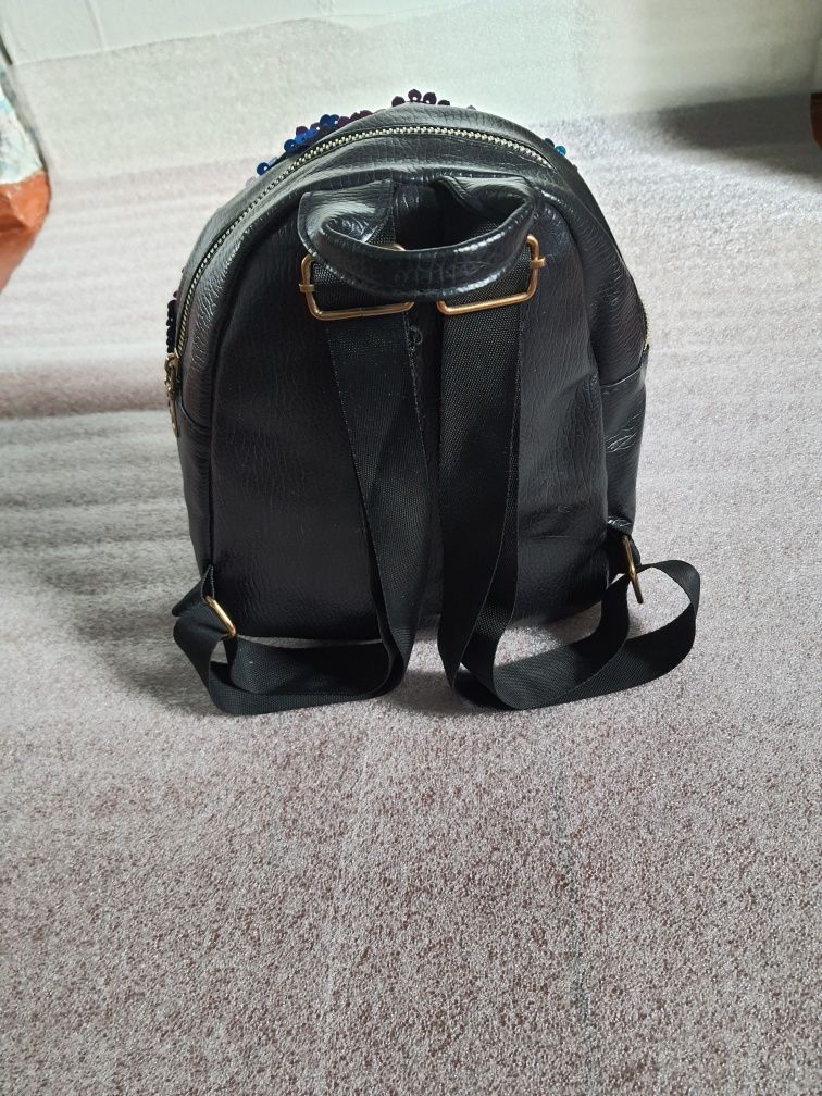 Рюкзак з паєтками в ідеальному стані (розмір рюкзака дивіться на фото!