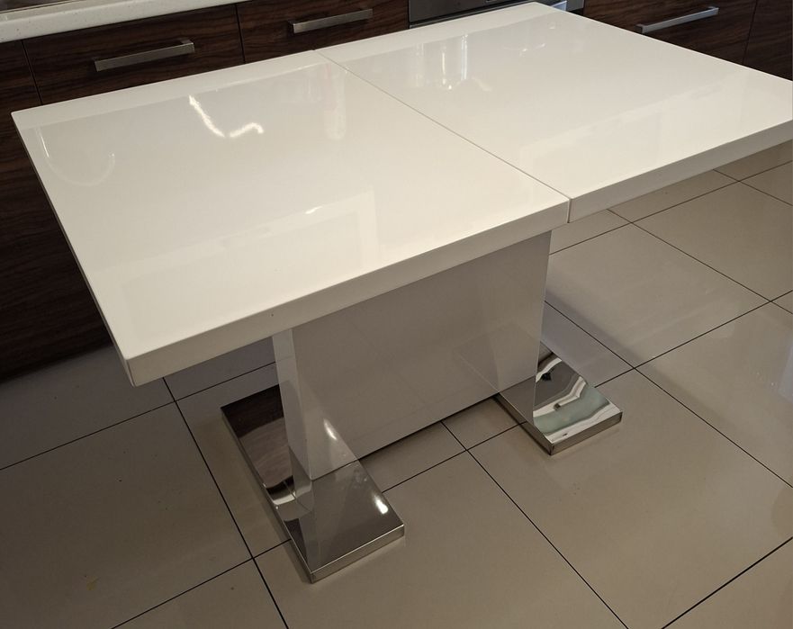 Stół rozkladany biały lakierowany  l+4 krzesla gratis