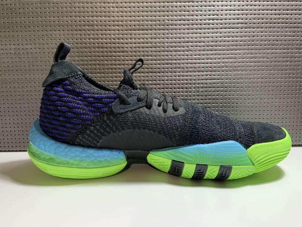 Кросівки Adidas Trae 2.0 Basketball нові 43 р