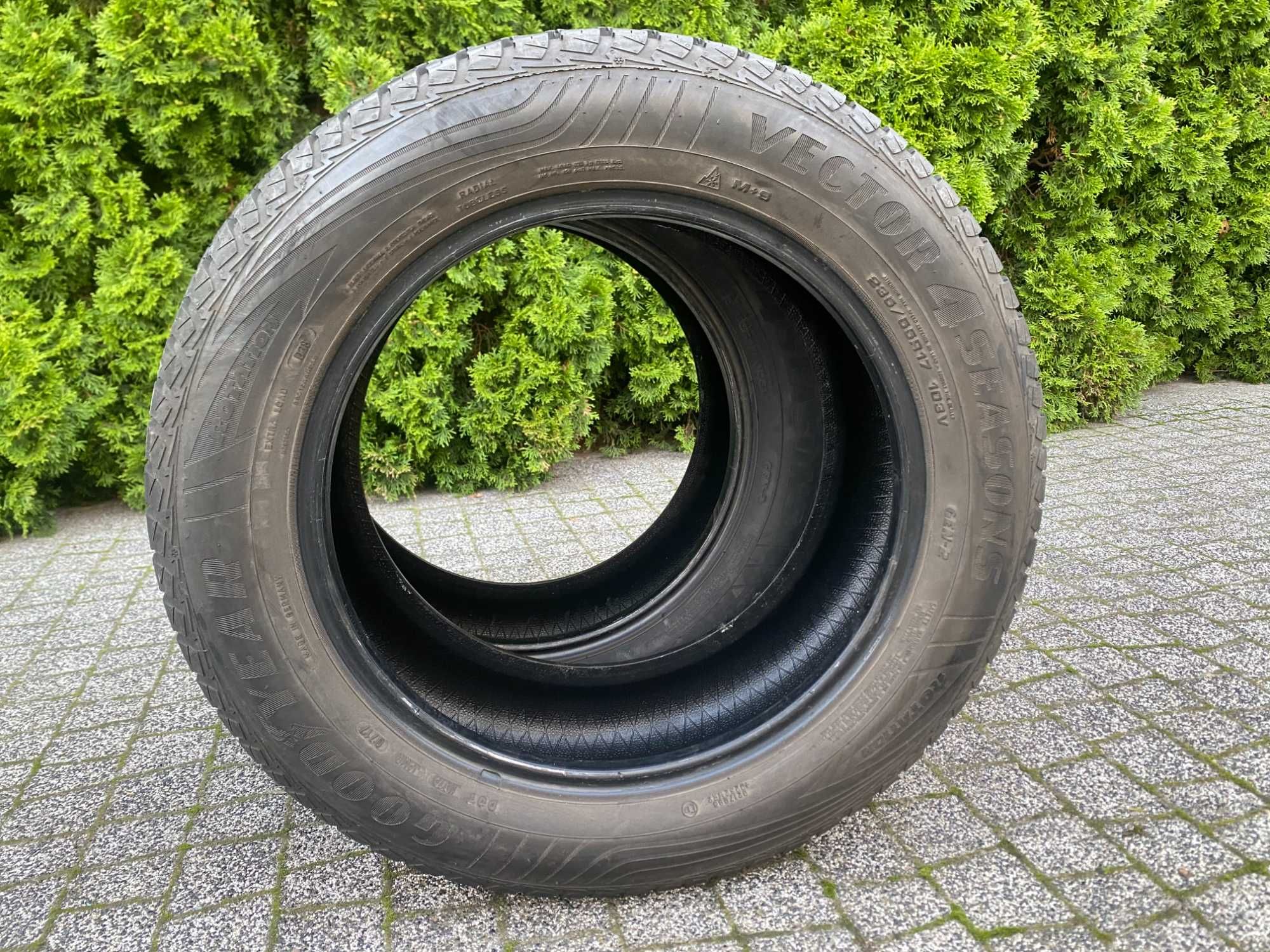 2x opona GOODYEAR Vector4Seasons 235/55/17
