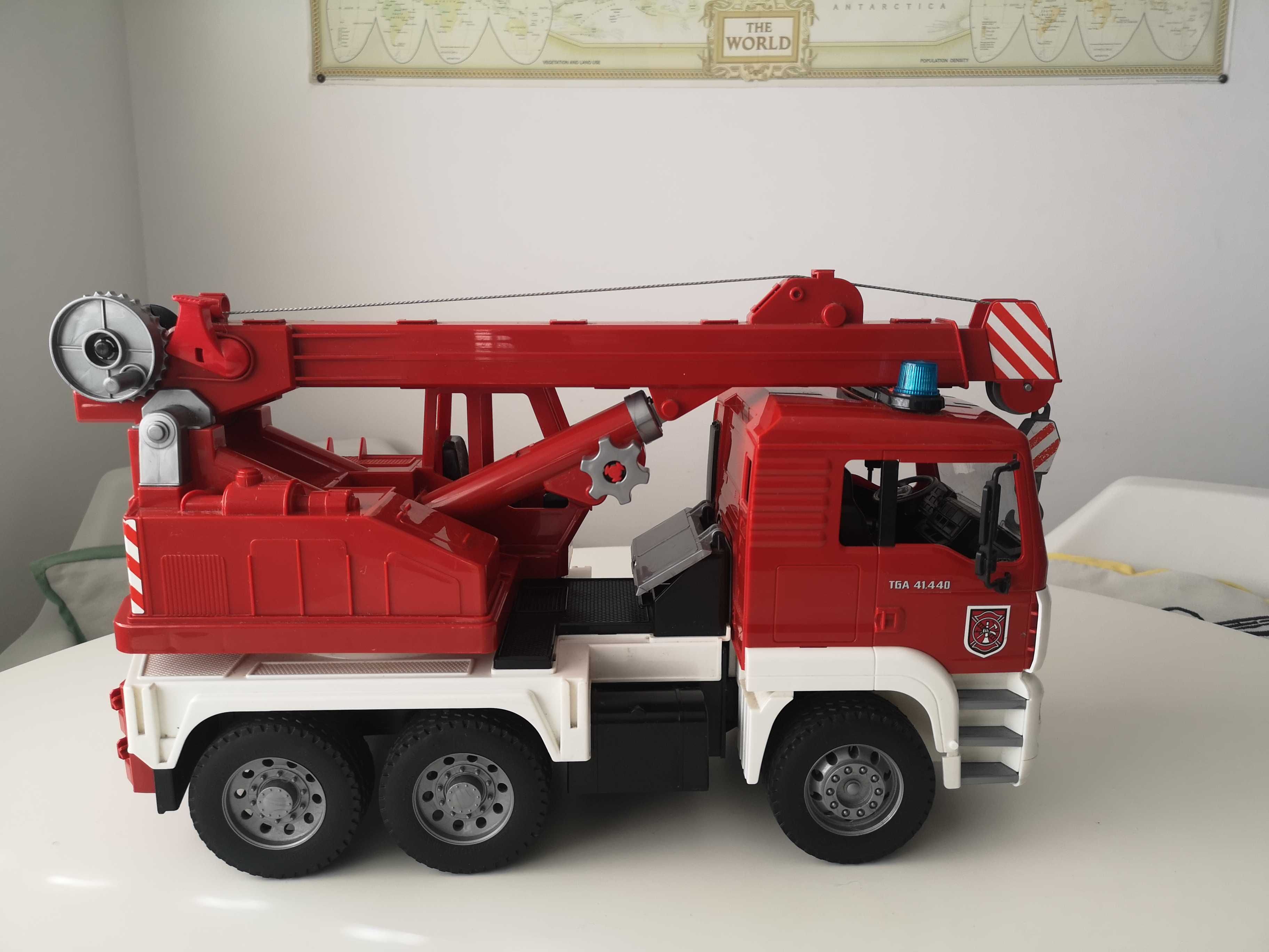 Bruder caminhao guindaste / Bruder crane truck