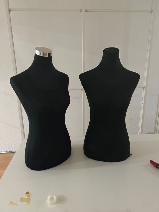 Estantes reguláveis em altura para loja de roupa