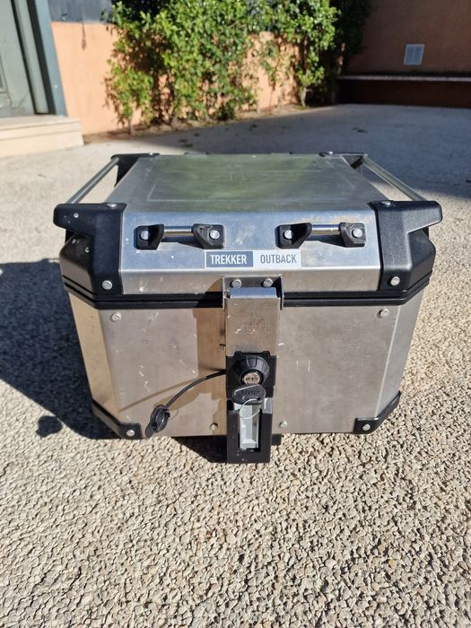 Top case Givi Trekker 42 + base M9A monokey