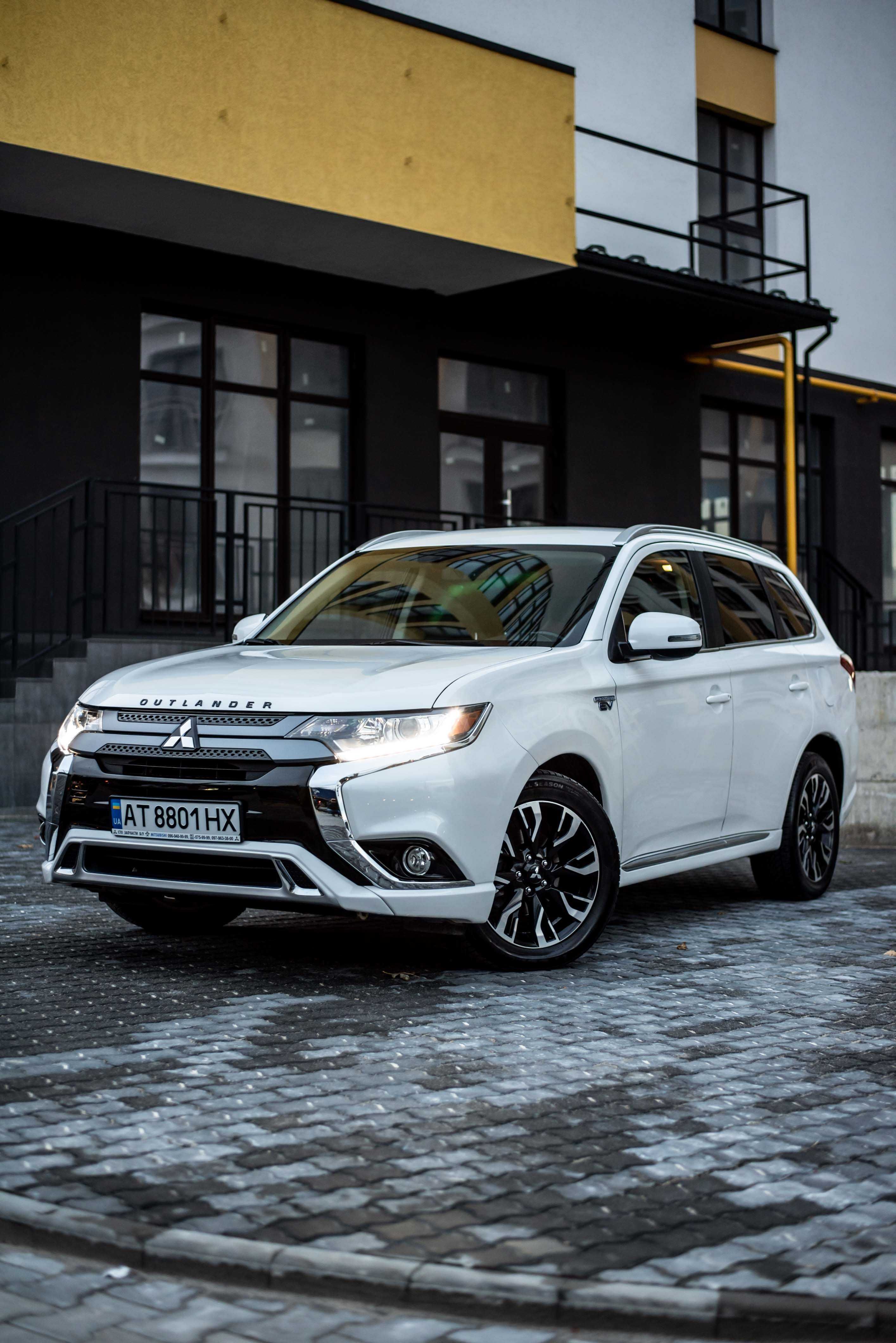 Mitsubishi Outlander 2018 PHEV 2.0i AT (221 к.с.) Hybrid 4WD