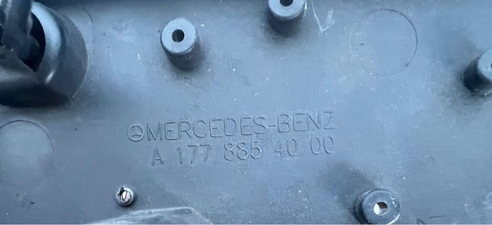 Base de matrícula Mercedes A177