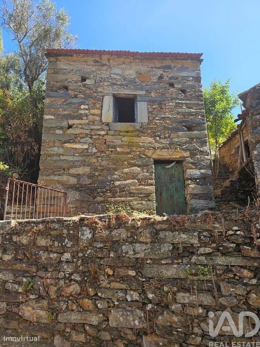 Casa de aldeia T3 em Sobreira Formosa e Alvito da Beira de 193,00 m2