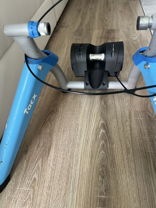 TACX SATORI SMART T2400 Interaktywny trenażer, ANT+ i Bluetooth 4.0
