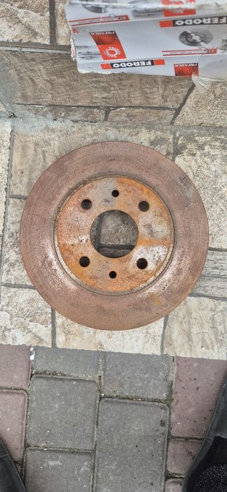 Продам комплект диски тормозние