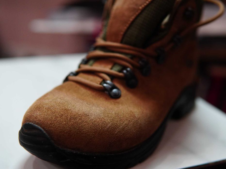 Жіноче трекінгове взуття Event з підошвою Vibram — розмір 38