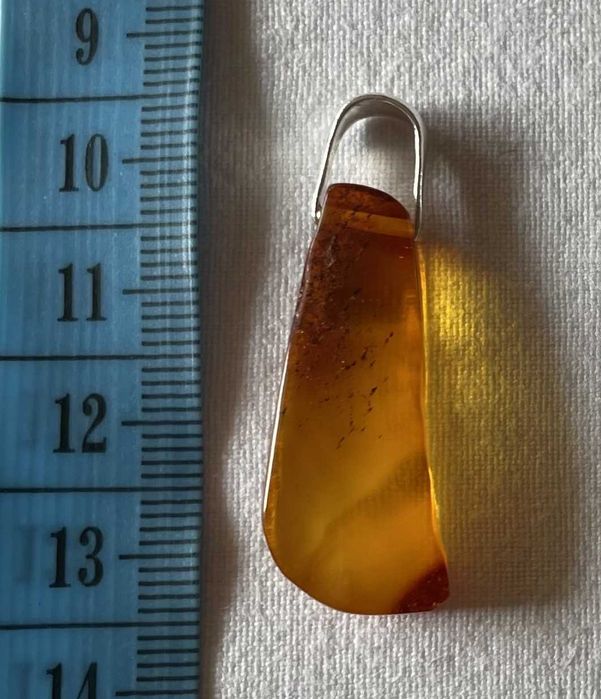 Zawieszka, wisiorek z bursztynem