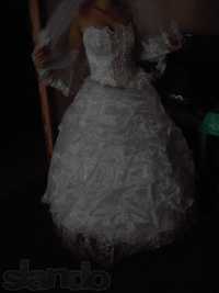 Продам новое свадебное платье белого цвета.