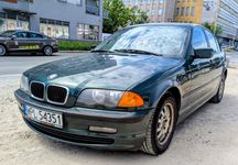 BMW 318i ze strzelającym wydechem